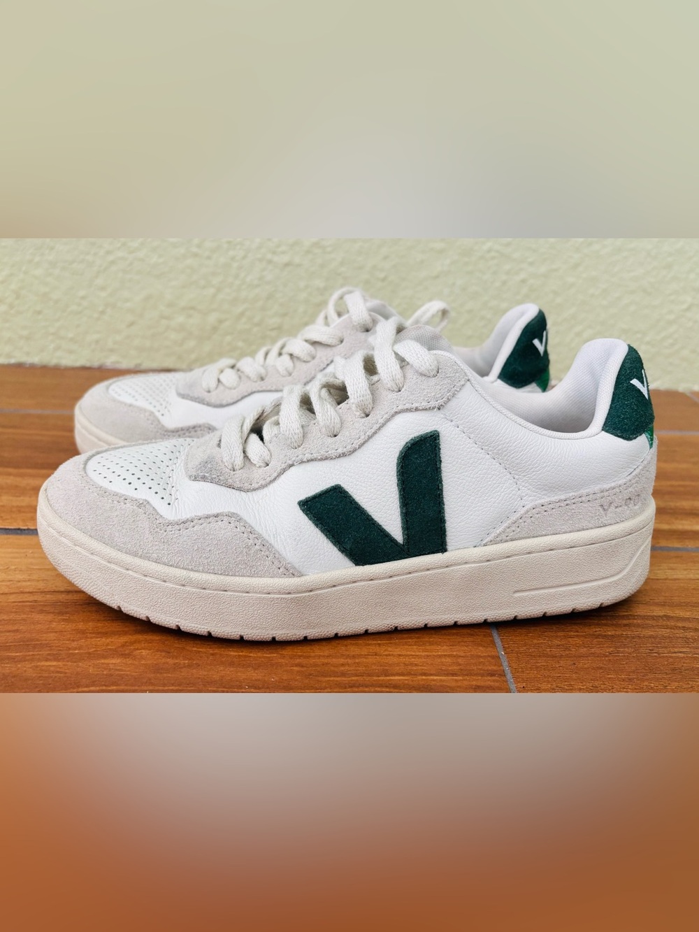 Veja V-90 Leather Sneaker Green & White Leather Sneakers Tennis Shoes Size: 6